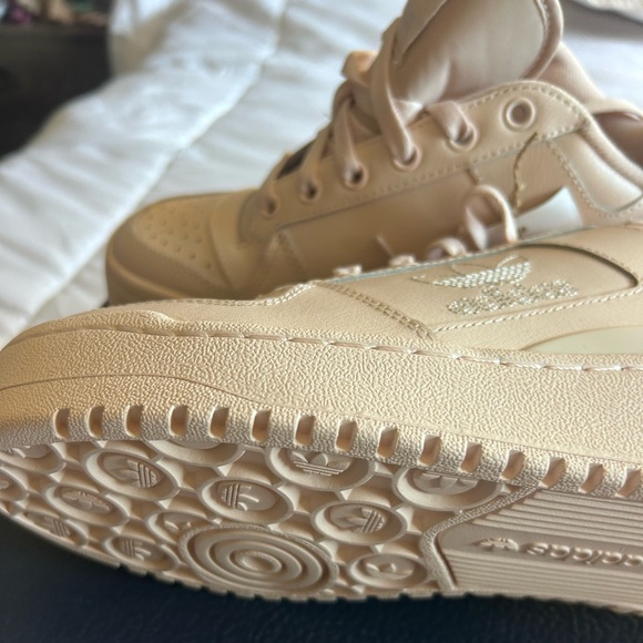 Adidas new in box - Picture 14 of 16